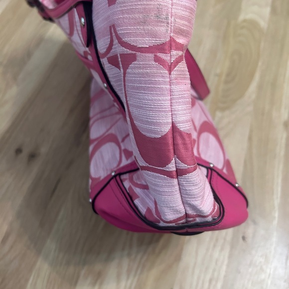 Coach signature pink handbag 👜✨ - Picture 12 of 14